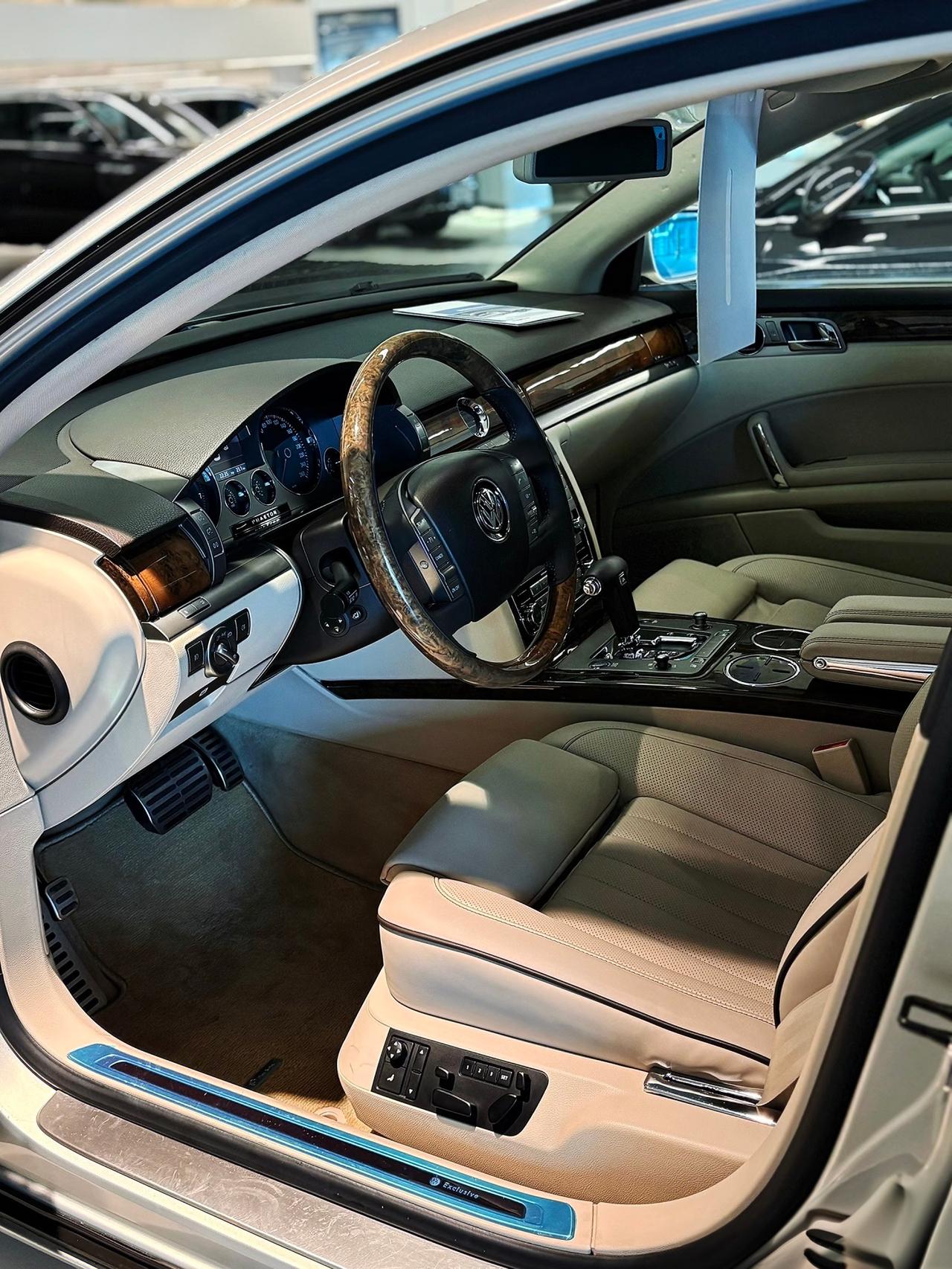 谁能懂这台车的含金量大排量自吸年代的天花板，桃木内饰板和机械指针，