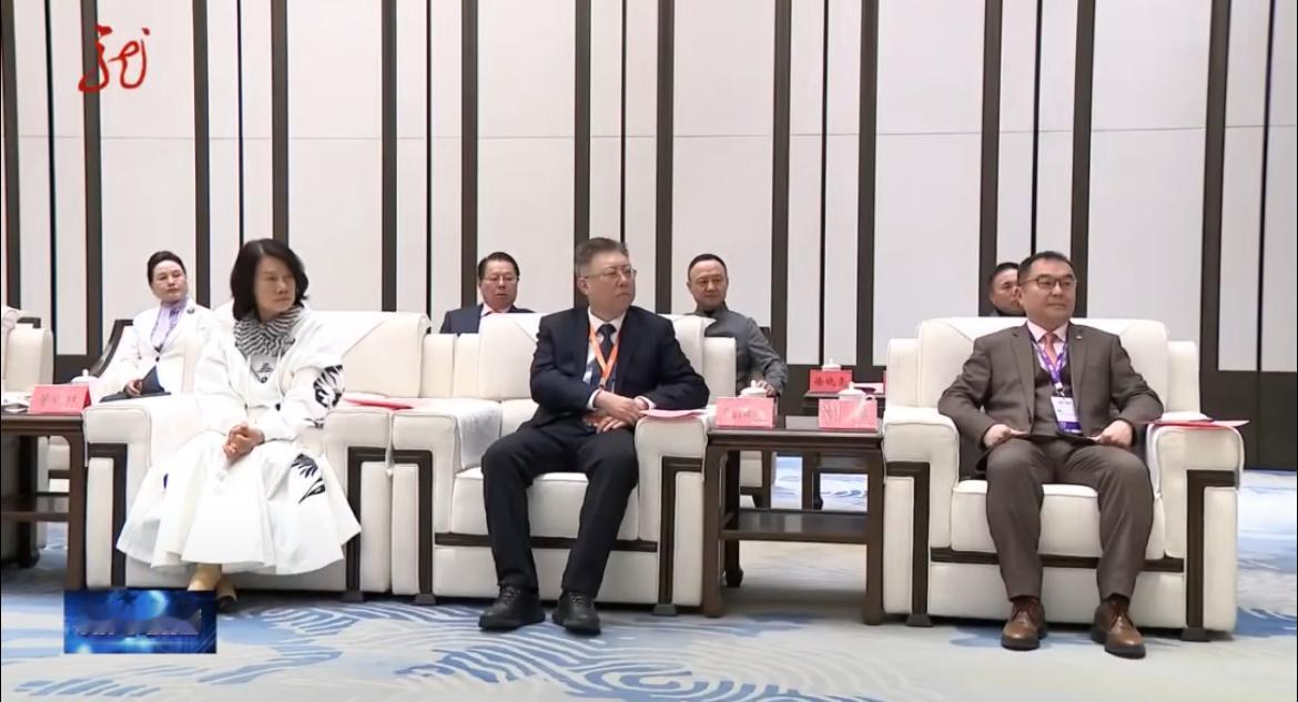 12月15日，格力电器董事长董明珠、霍英东集团副总裁霍启刚和夫人郭晶晶等在哈尔滨