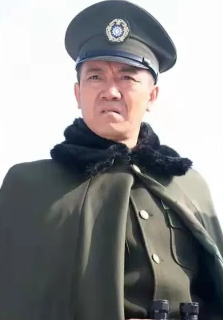 当年，导演陈健邀请唐国强饰演《亮剑》李云龙，一问片酬只有区区55万，唐国强沉默。