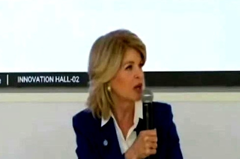 美国前驻丹麦大使表示：“美国曾帮助一个非常贫穷的国家中国，帮助它把自己从真正的贫