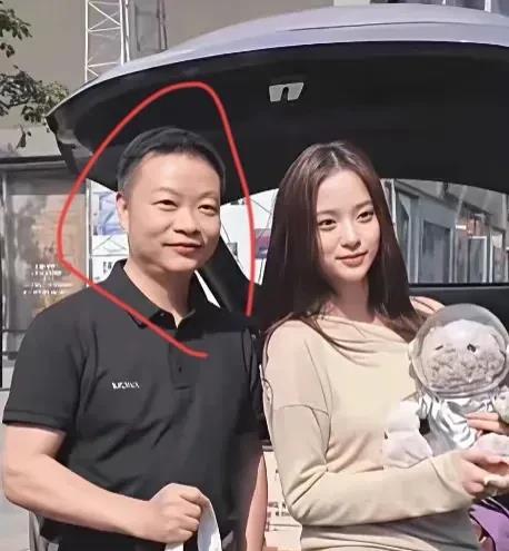 他是怎么做到脸不红，心不跳的。