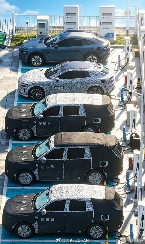 小米的增程车，我记得24年底就曝光了，去年大规模路测了一年，到现在还在路测，