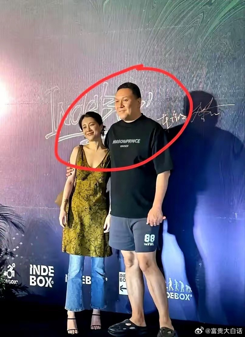 爆离婚大瓜！李嘉格发文官宣和车澈恢复朋友关系，两人结婚6年育有俩娃。此前综艺曝两