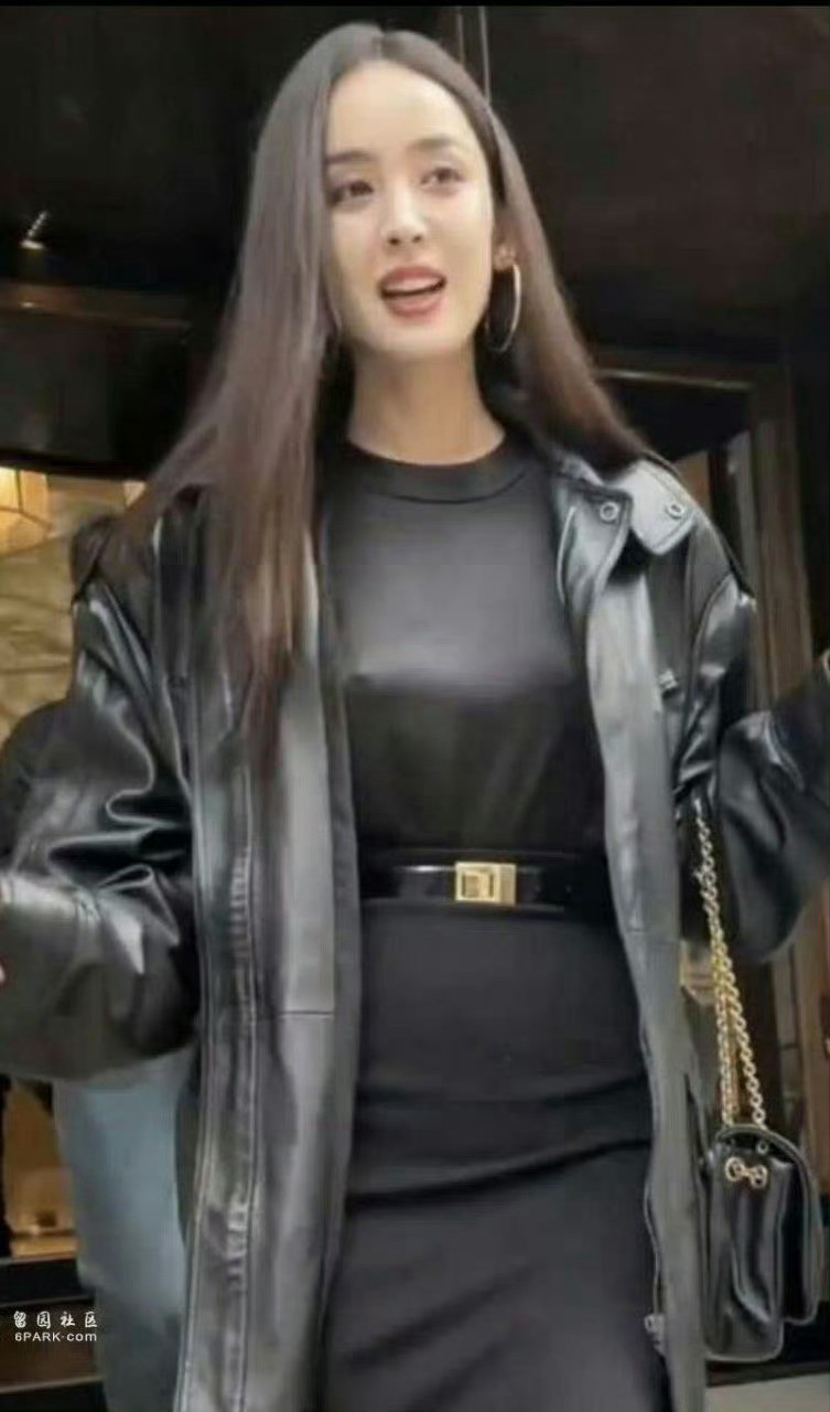 古力娜扎穿衣好大胆啊[害羞]​​​