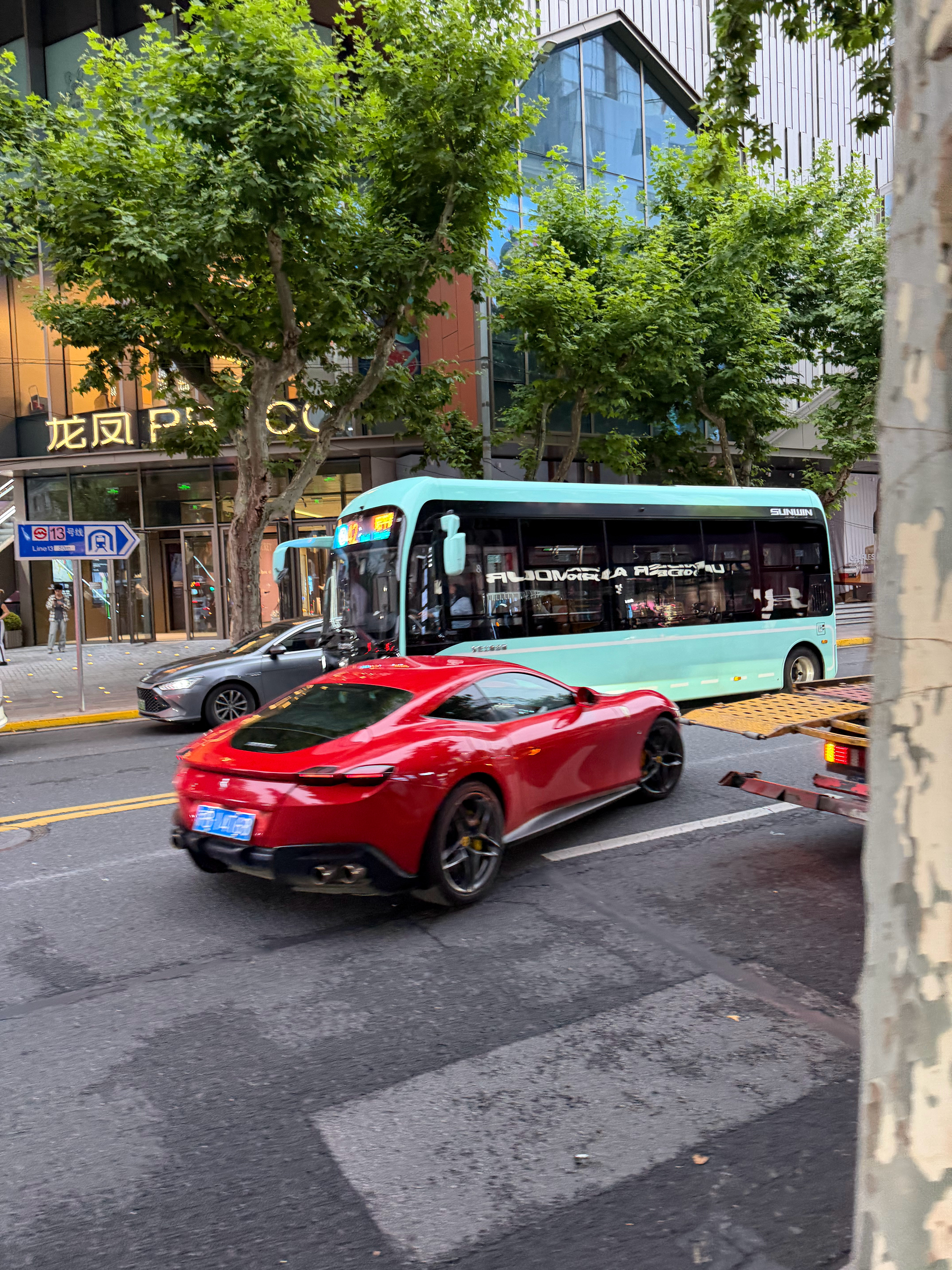 只能说最近上海市区确实有点无聊SpyderRS还是很少见的
