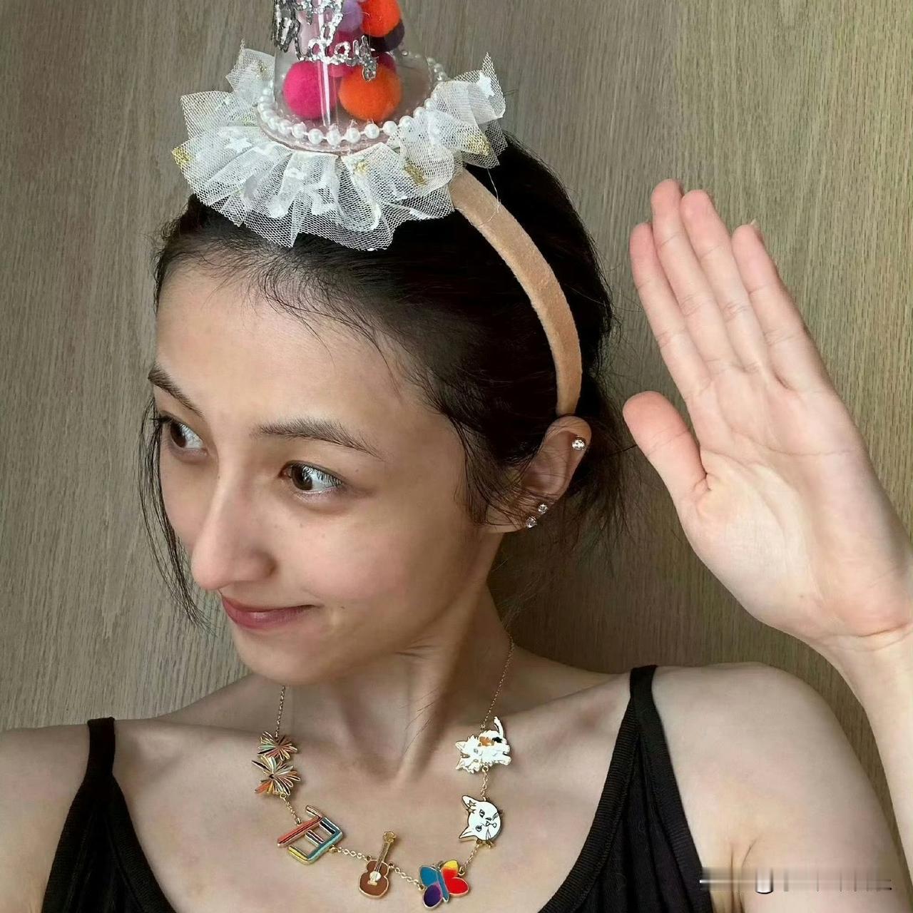 张子枫给所有爱美的女生提了个醒你可以拉皮去皱，你也可以微调五官，但是千万