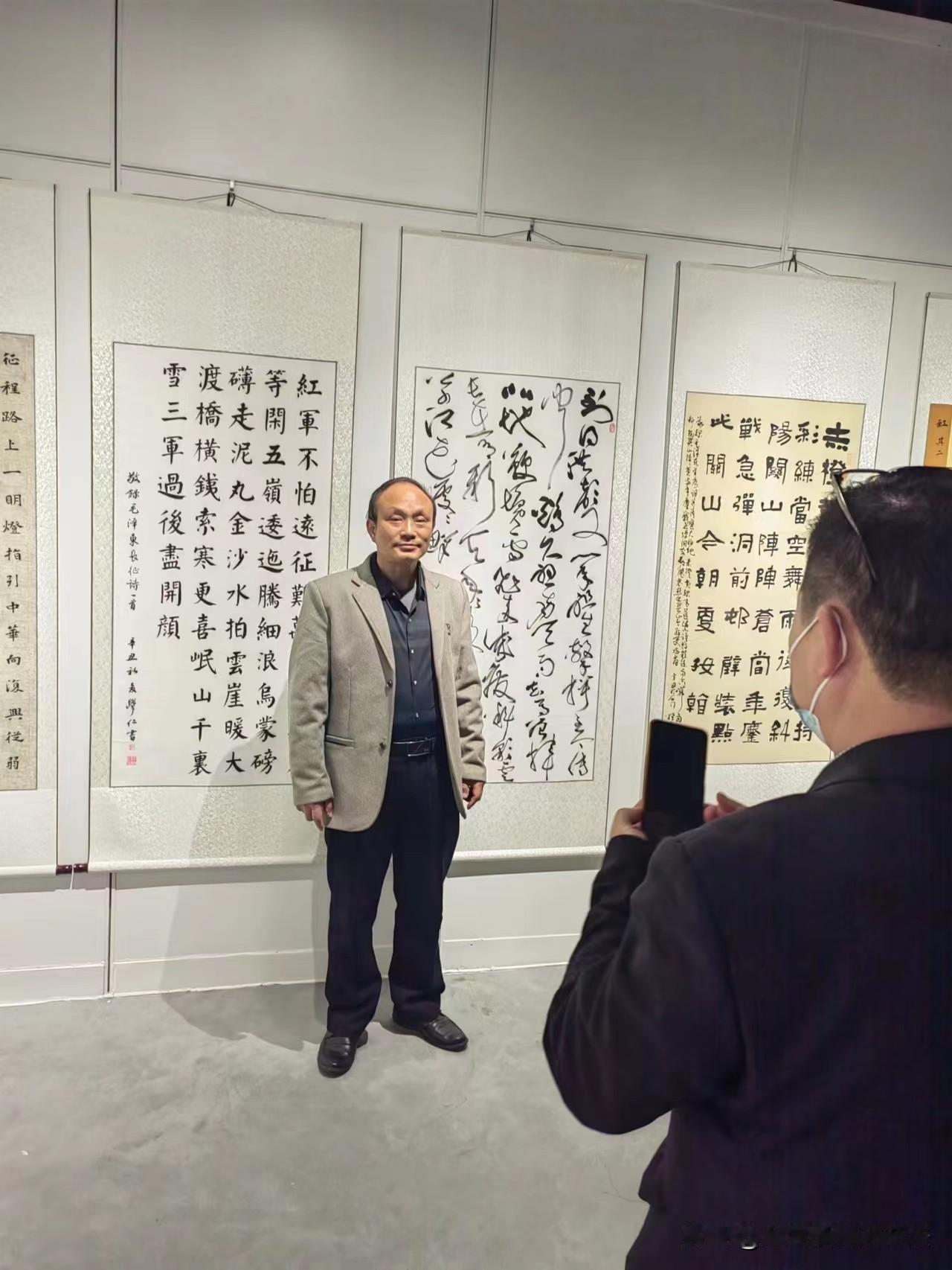 我的书法作品上周收到林散之艺术学院开业的邀请，揣着攒了大半年的12幅行书作品赶