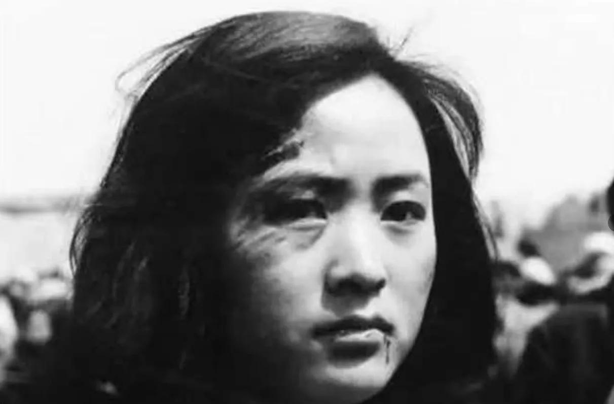 1937年卢沟桥事变后的浙江平阳县城，空气中总弥漫着呛人的硝烟味。那时候的林心