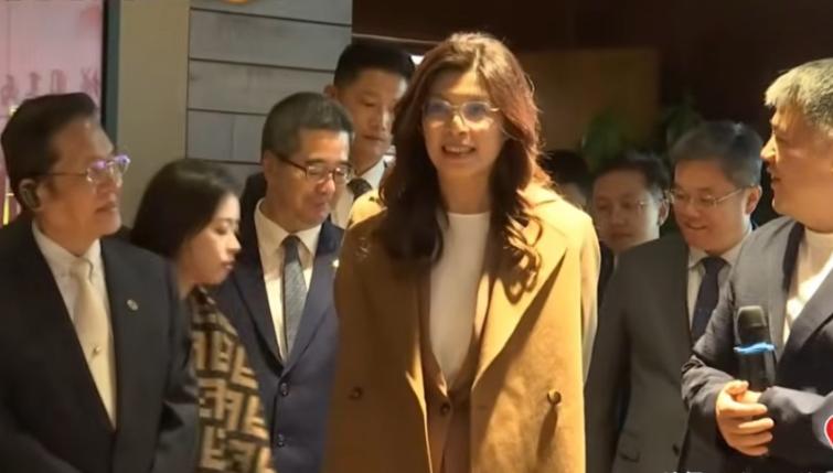 郑丽文今上午参观洋山港！今天（9日）是国民党主席郑丽文访陆第三天，上午参观