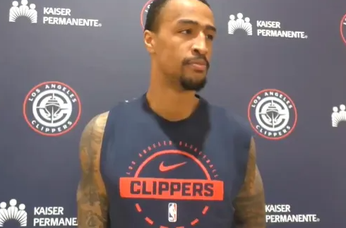 快船球员约翰-科林斯接受了媒体采访。当被问及是否已表达希望留在洛杉矶快船的意愿