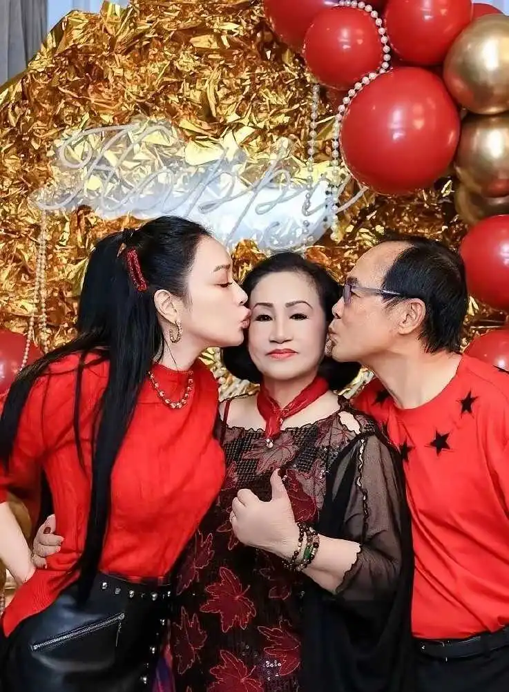 钟丽缇的妈妈有一种惹不起的样子
