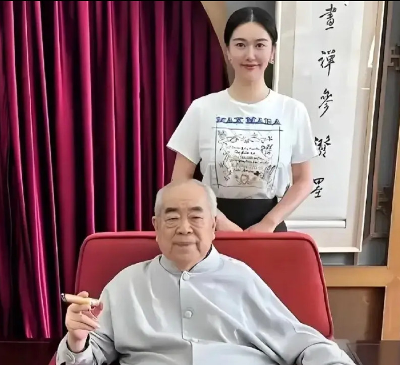 范曾家的子女内斗比娃哈哈的精彩多了！范曾的好友最新回应，称范曾根本没失联，而