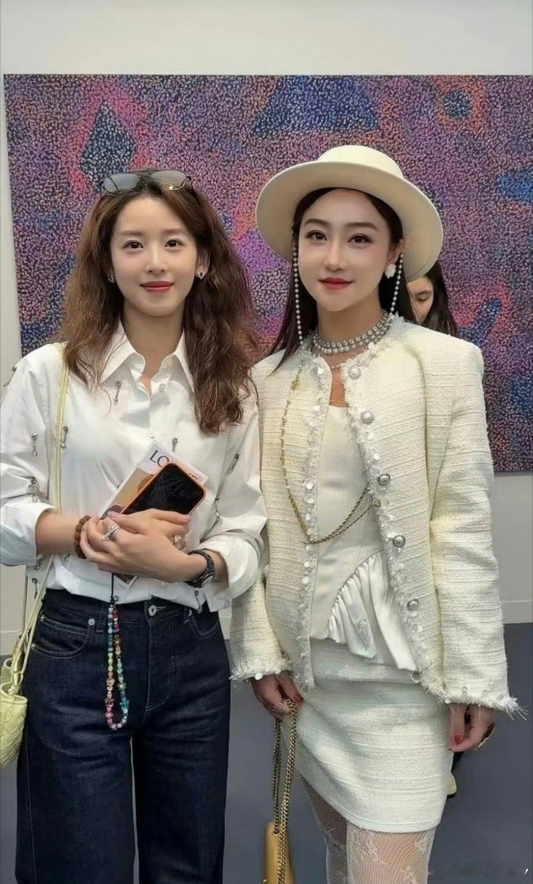 章泽天烫头需谨慎综合这几天的信息来看，老板娘是不是要有大动作了，有点子期待了