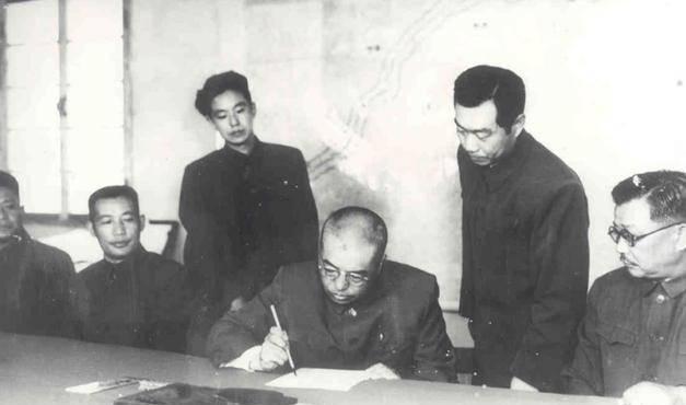 1959年彭老总与秘书分别时叮嘱别再见，若干年后这位秘书竟成长为中将！1951