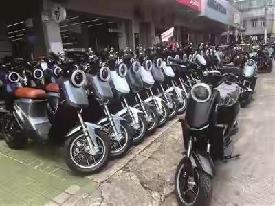 新国标电动车卖不动了？经销商库存堆成山！25公里的时速，连外卖小哥的电动车都