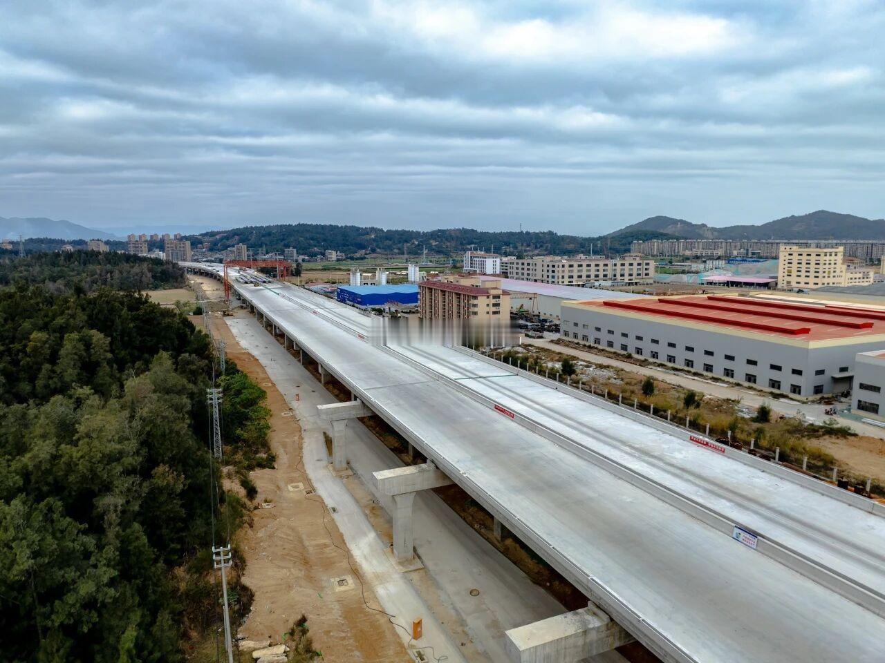 建设中的福州机场第二高速公路项目建成后，市民驾车从三环园中枢纽互通经104国道晋
