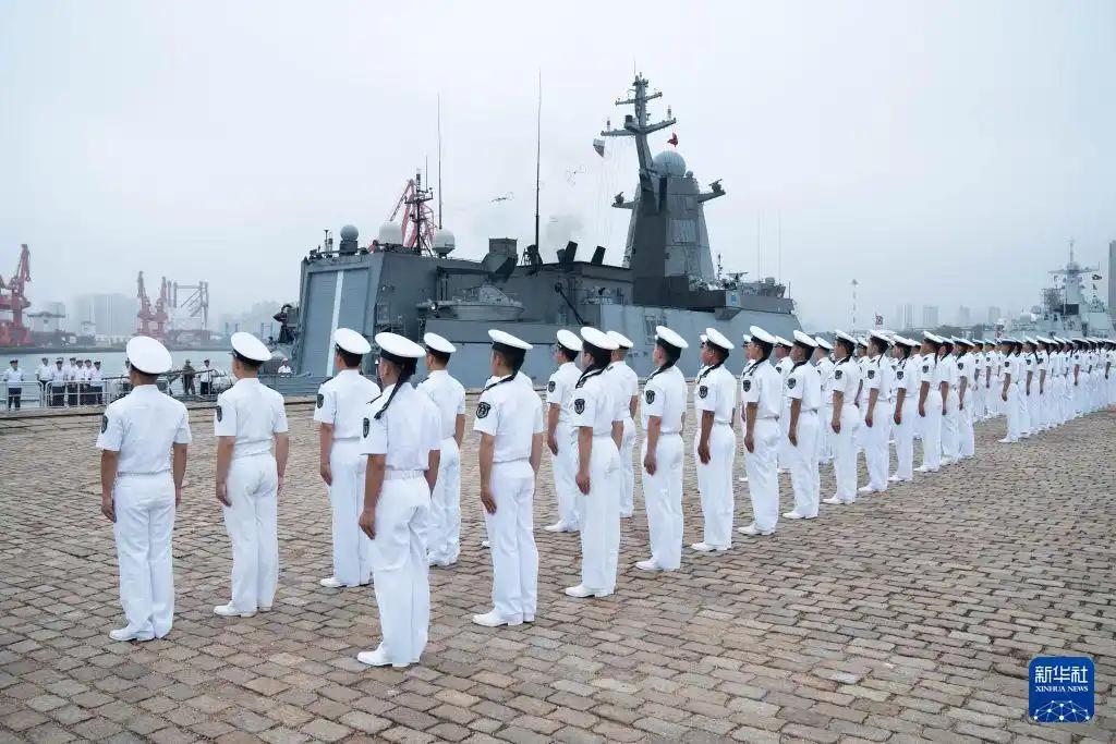 黄海上空几声巨响，055大驱击落大批无人机，给美日指挥官上了一课！据俄罗