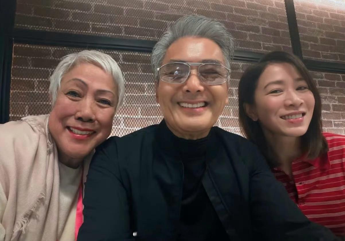 周润发佘诗曼黄宗泽吴卓羲合照还管不管吴卓羲死活了