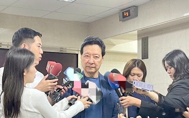 赵少康发声回应质疑，表态只会支持蒋万安。就在今日（10月14日），赵少康二度上沈