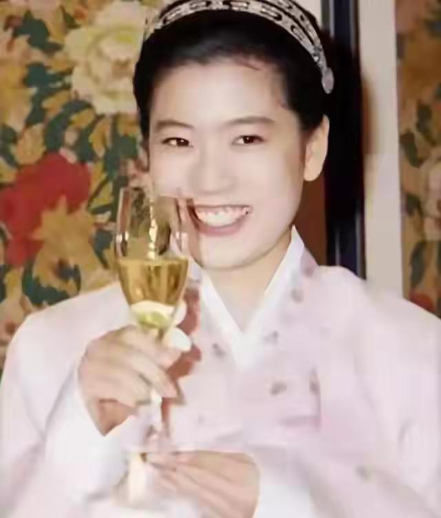 前太子妃林世玲的面相，真的变了！与李在镕结婚的她，循规蹈矩，是真的贤妻良母，脸