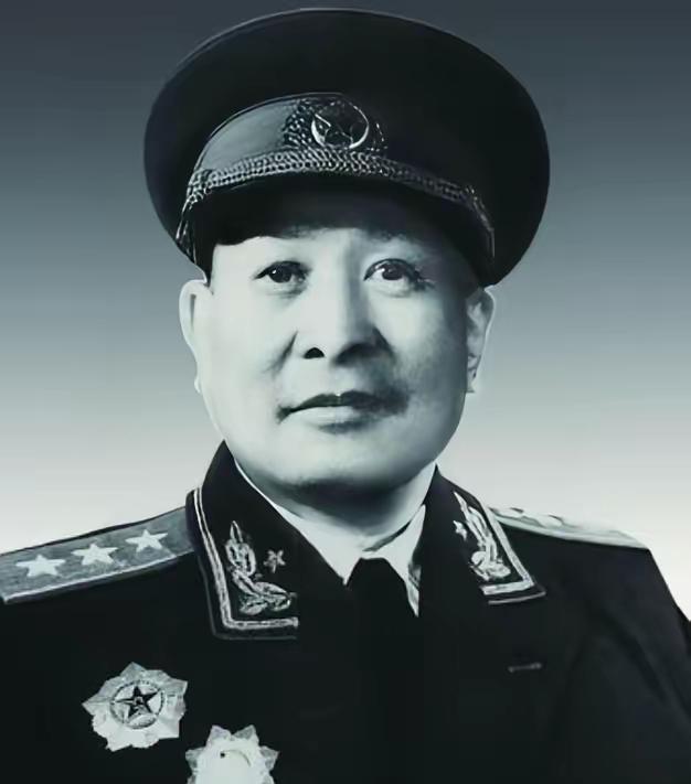 1949年，74军军长邱维达被俘，负责审核战犯名单的钟期光看到他的名字后，笑道：