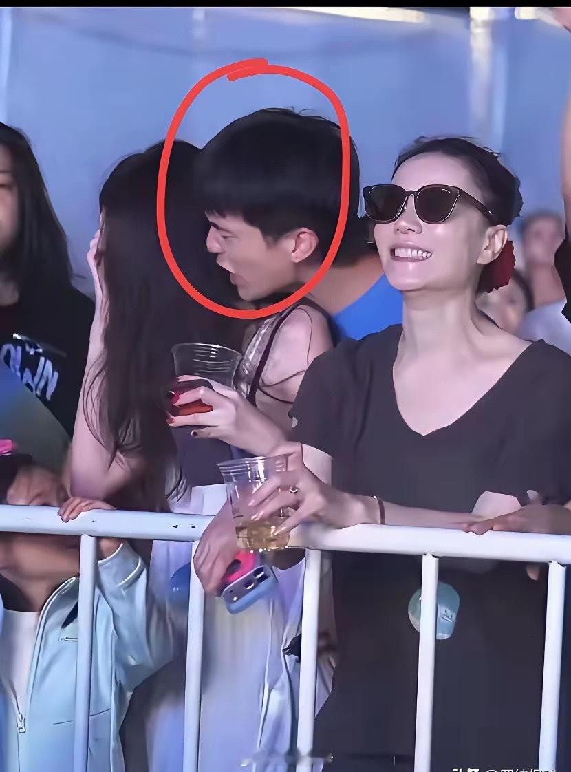 现在最愤怒的不是谢霆锋，而是李亚鹏。因为王菲的男性朋友Ryan竟然对李嫣动手动脚