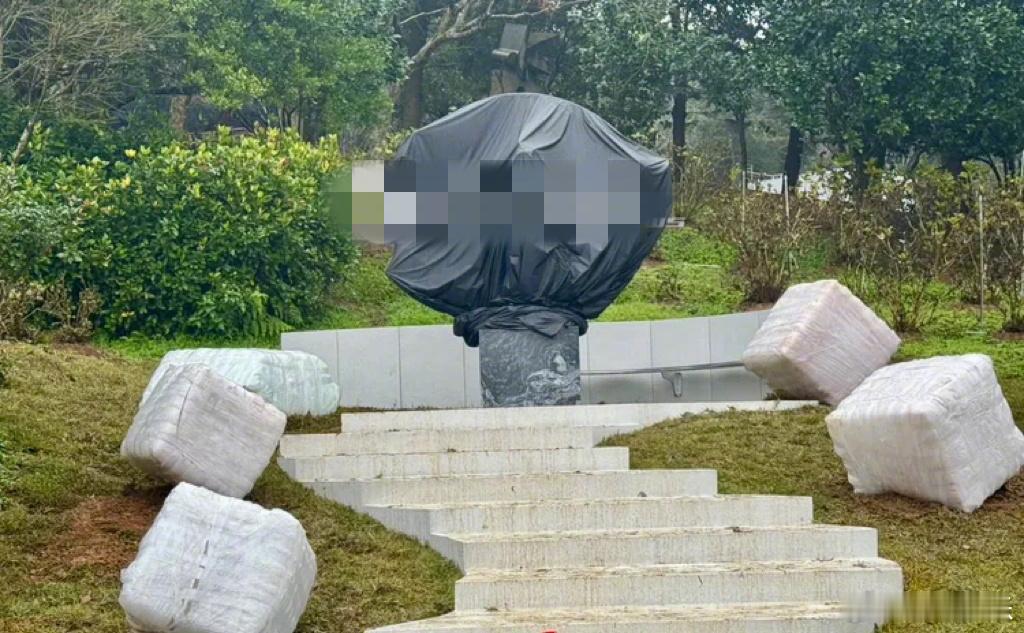 【大S逝世1周年仪式流程曝光】据台媒，S家确定于2月2日，即大S逝世一周年纪念日