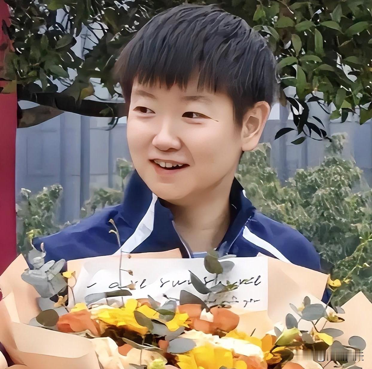 孙颖莎大学毕业，可喜可贺。又听说大学毕业后，已经被清华研究生录取，再过三个月就要