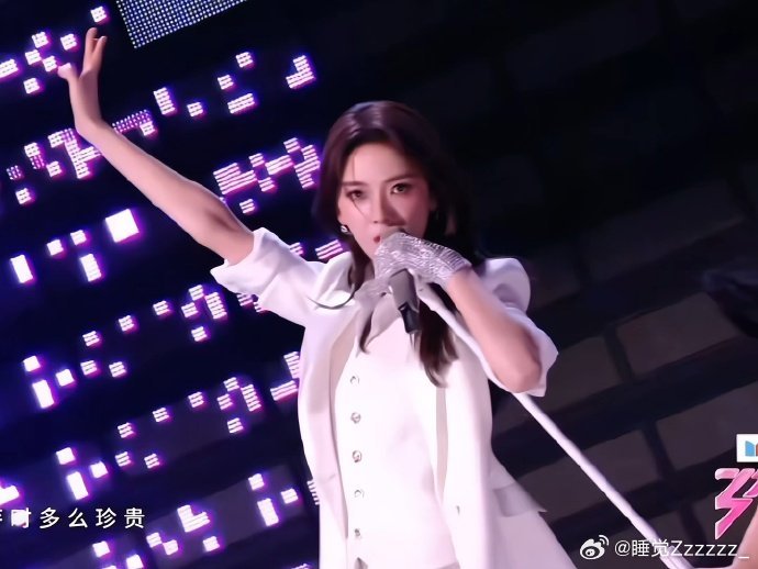 陈瑶复刻美羊羊表情包陈瑶也太有灵气了！舞台上气场全开超A，私下模仿美羊羊软乎乎