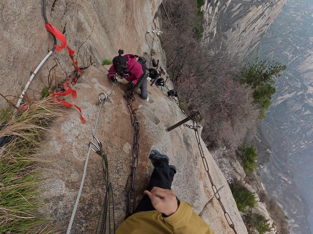 上华山，我原计划是奔着长空栈道而来。可惜攻略没做足。下午1:30，我到南天门