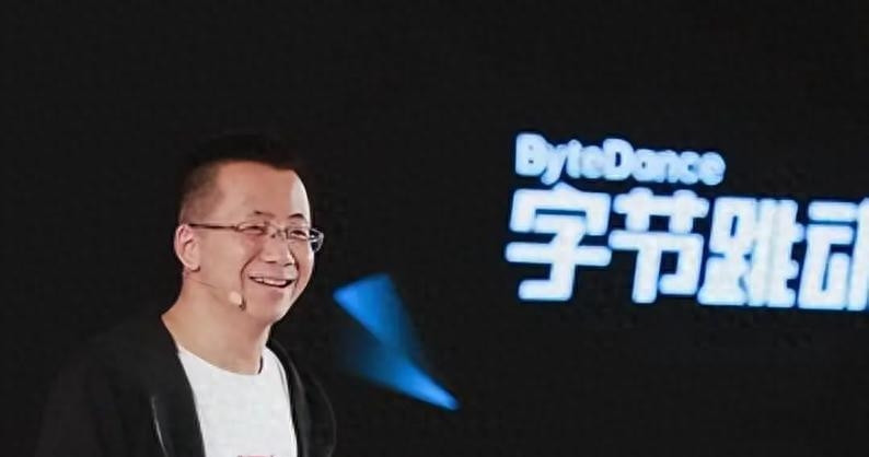 张一鸣行事风格低调坚持长期主义普通人靠AI一年能赚一百万”的说法在社交平台流传甚广，不少人把这句话安