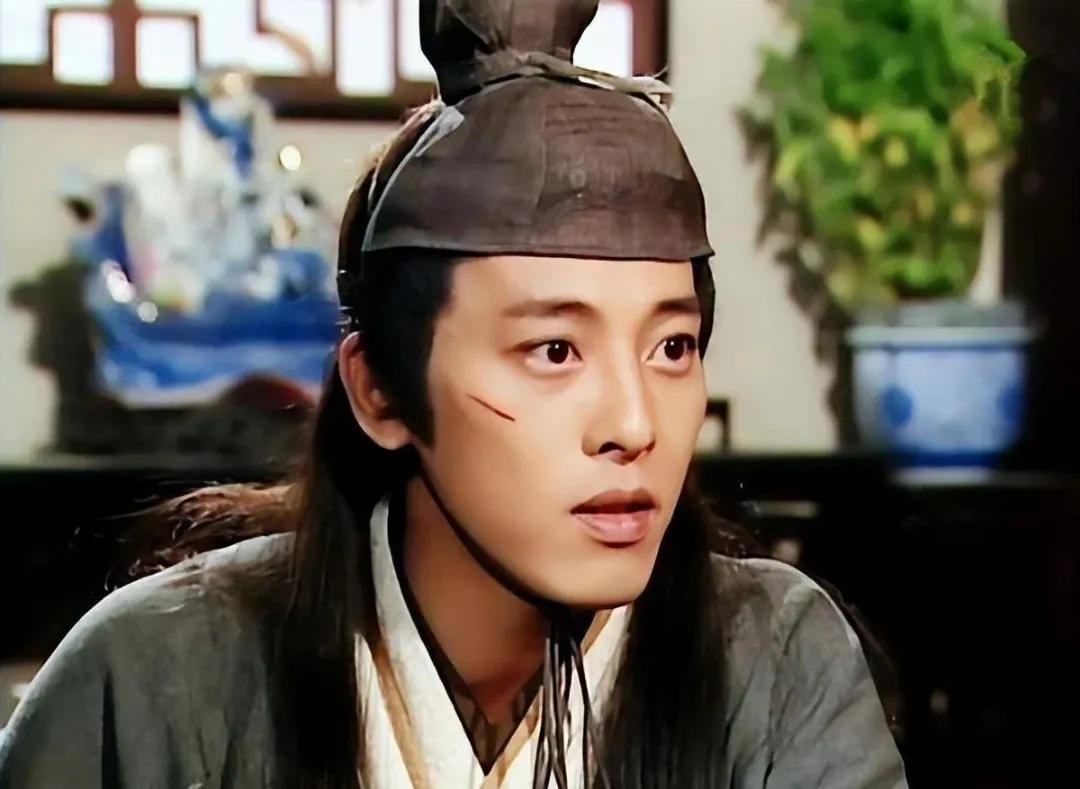 吕颂贤和李亚鹏的扮相，谁更符合金庸笔下的令狐冲呢？我觉得吕颂贤气质更符合。令狐