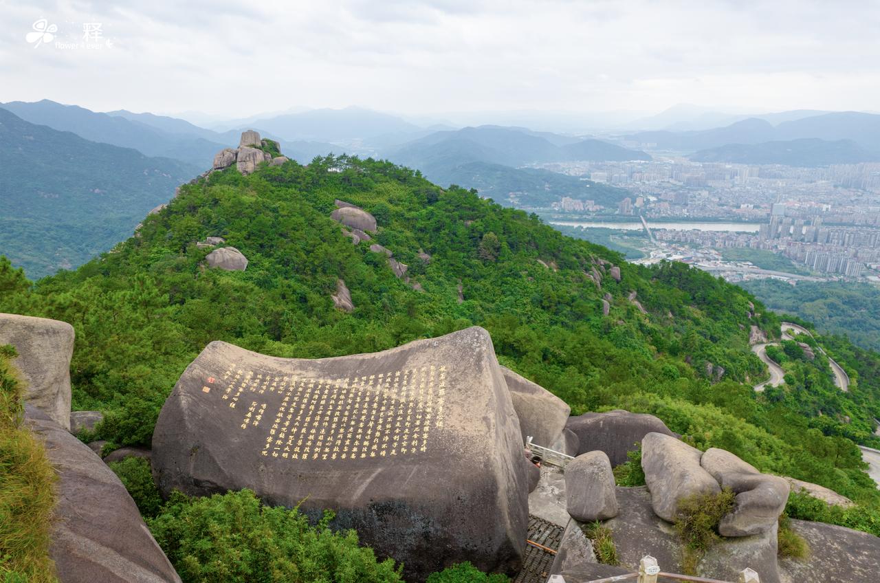 现在有一种房子叫看景房。能看江，能看景，然后溢价10万-30万。我只能说，但