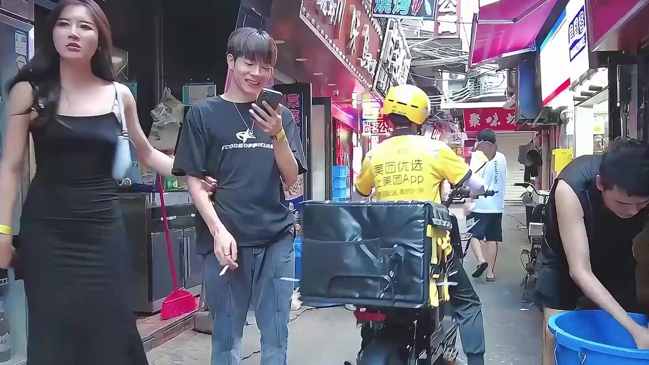 骑手能屏蔽顾客，网友辣评：俩名额太少以前都是顾客给外卖骑手打分差评，现在反过来