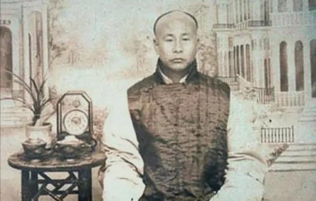 1989年，天津市政府决定将霍元甲的墓地迁移，迁坟过程中，工作人员在打开墓室时意