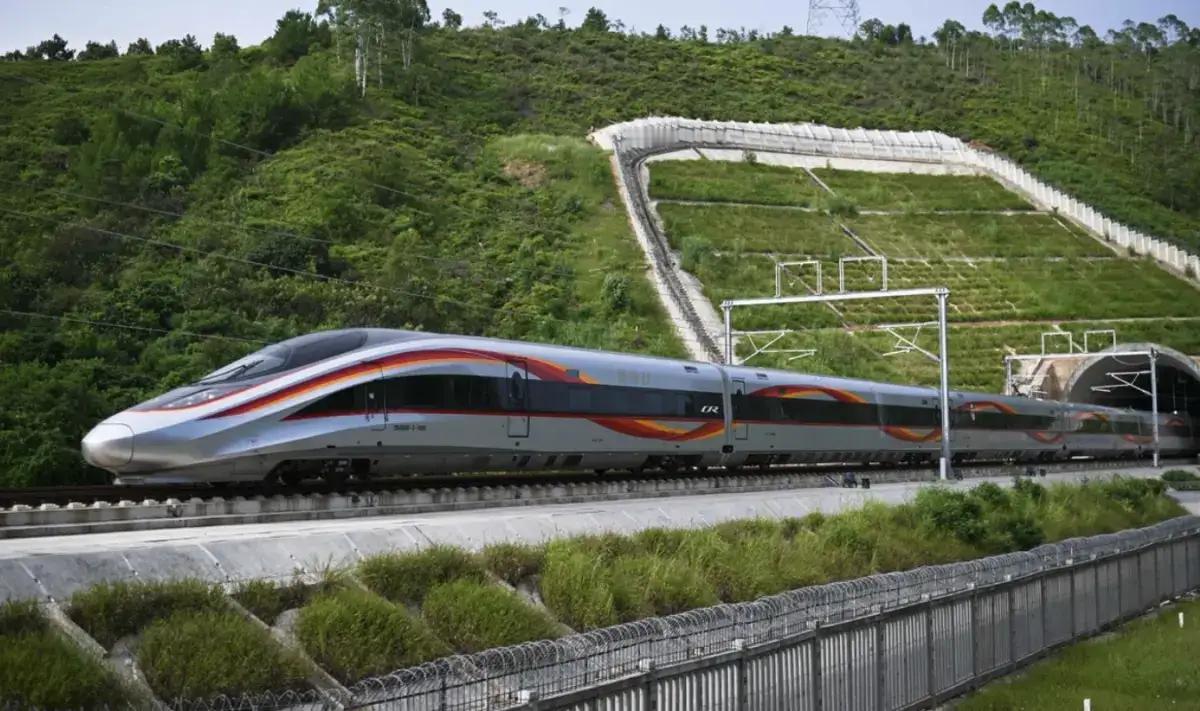  越南千亿高铁8天梦碎！首富紧急撤资止损，这个天坑谁接谁破产！一纸撤资公告