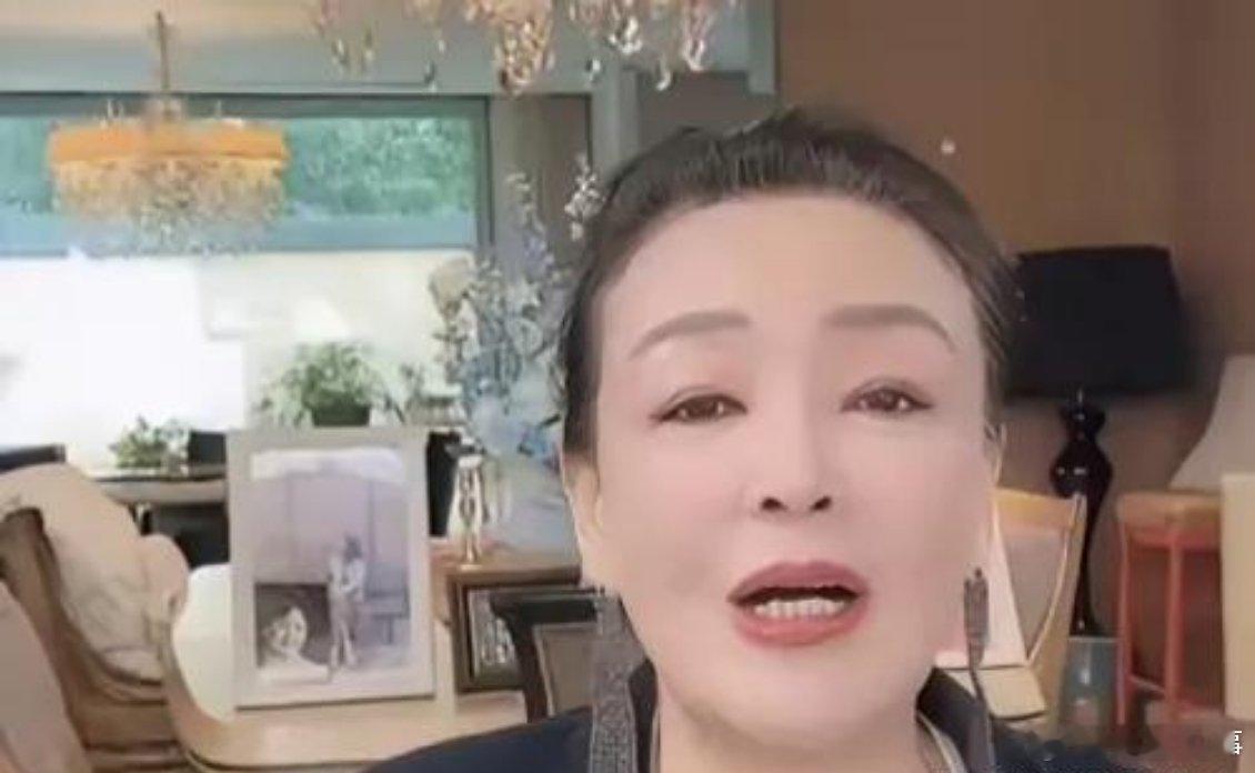 瞧瞧人家张兰这婆婆当的！儿媳马筱梅刚宣布要在湾湾坐月子，并且月子期间就要直播赚奶