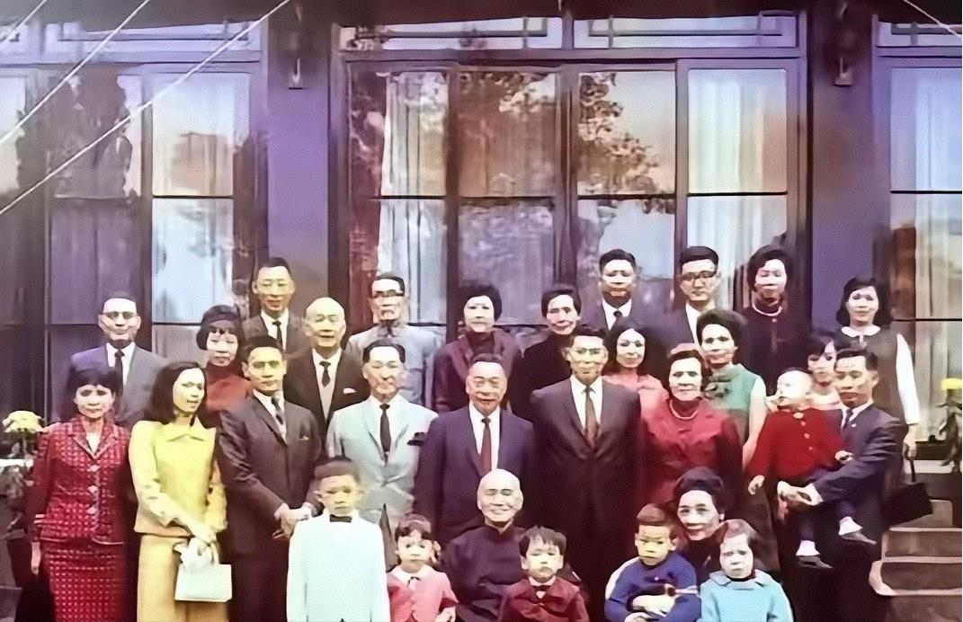 抗战打了14年，蒋家没一个男丁死在战场，连个负伤的都没有。你没听错，在那个遍地烽