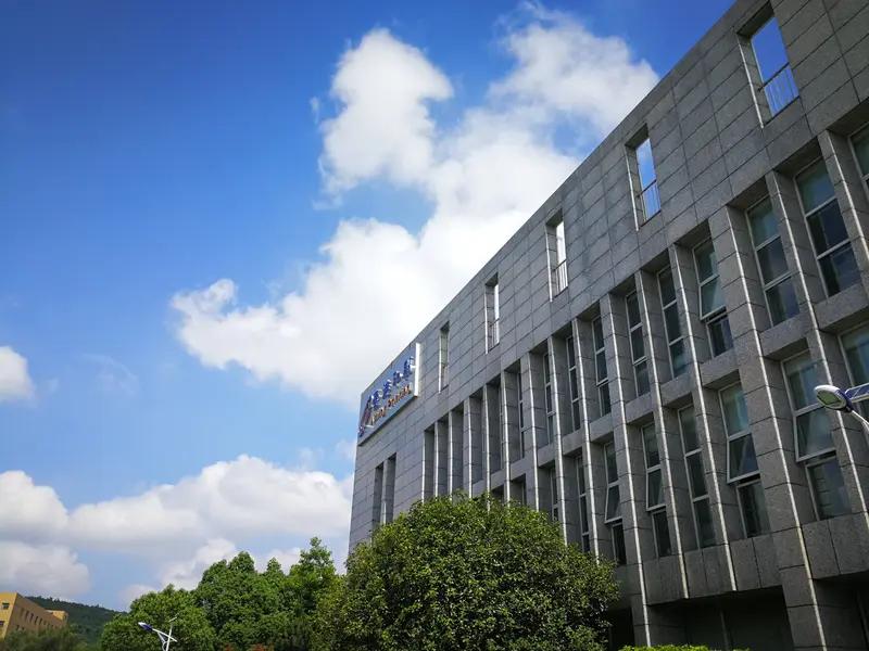 这四天，亏得我都不想打开账户了。3月12号，68.18元，500股，电科蓝天