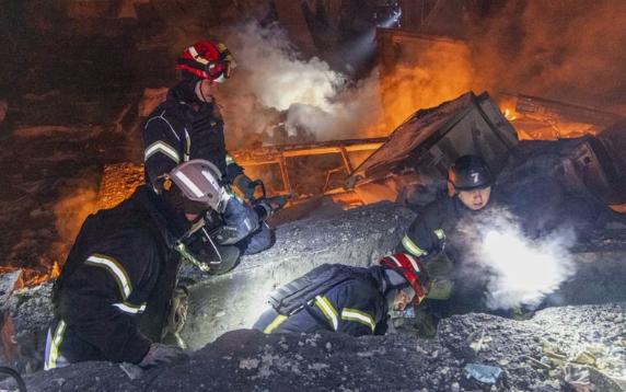 泽连斯基都快笑了，俄罗斯这样打，怎么可能打得过乌克兰俄军又对乌克兰搞了一轮轰