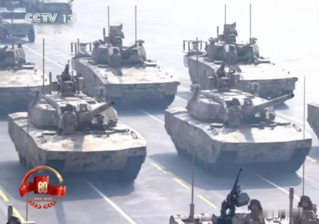 100式是冷战后的第一型新坦克，豹2和M1A2可以进博物馆了。传统三代坦克，尤