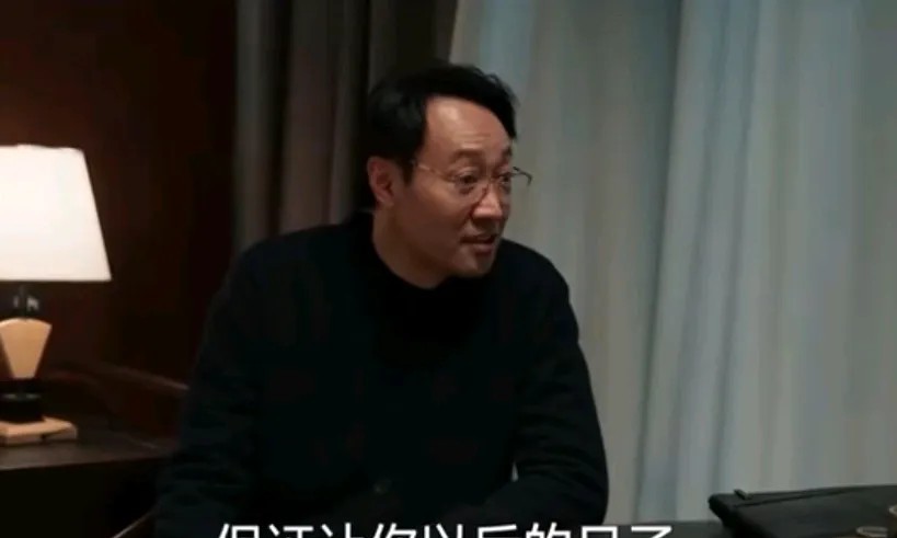 《护宝寻踪》第33集预告。穆见晖看到小光已经快要暴露了，他决定让小光去香港，只是