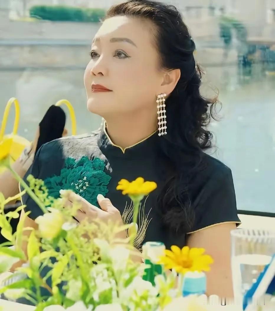兰姐气质真好！谁说岁月从不败美人！近期兰姐亮相出镜，状态直接惊艳全网，完美