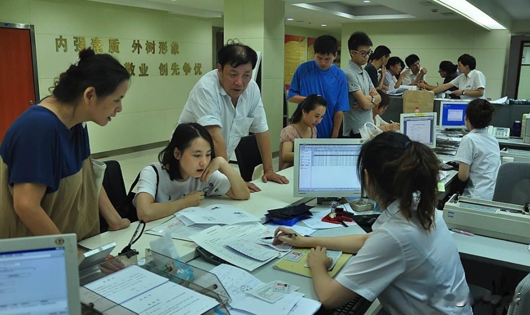 请问：事业编有哪些岗位？答案：管理岗位、专业技术岗位、工勤技能岗位三大类，其