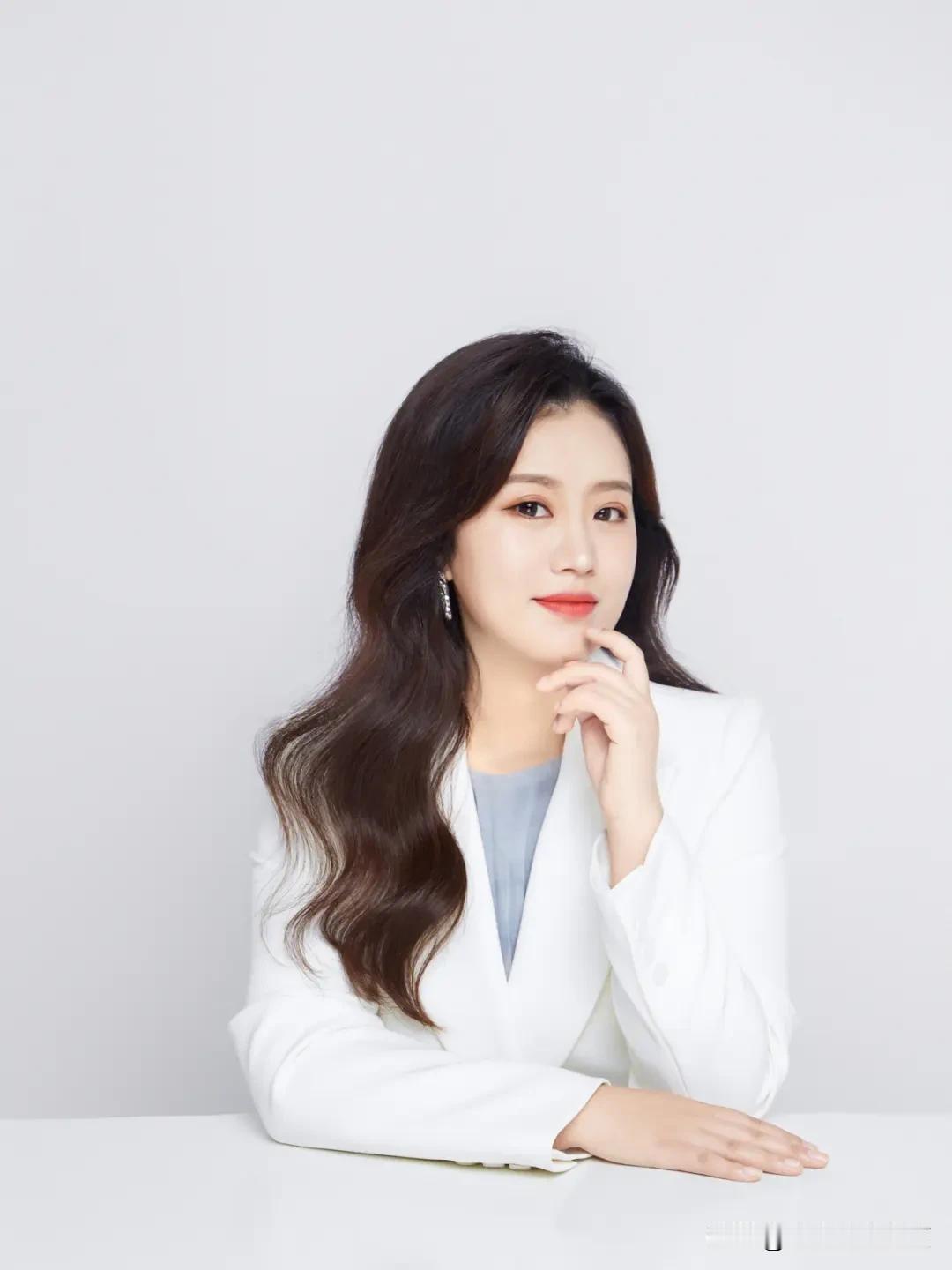 你有没有觉得，没当中层时特别羡慕这个位置？以为上边有领导扛事，下边有员工跑腿，自