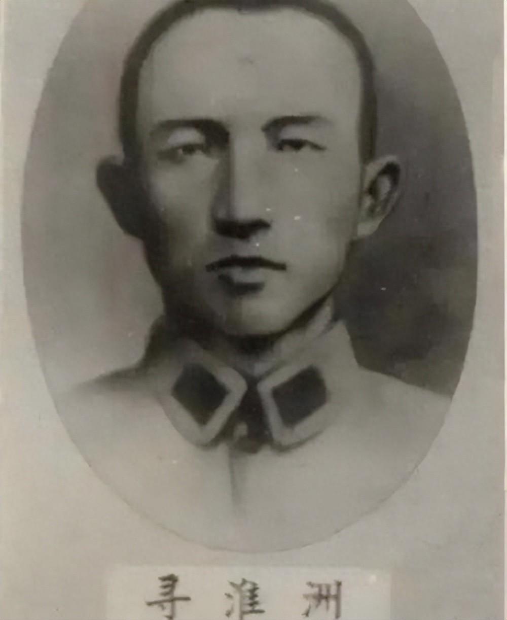 1938年春，陈毅率部路过安徽泾县，突然停下来，要找一座坟。这座坟没有碑，没有名