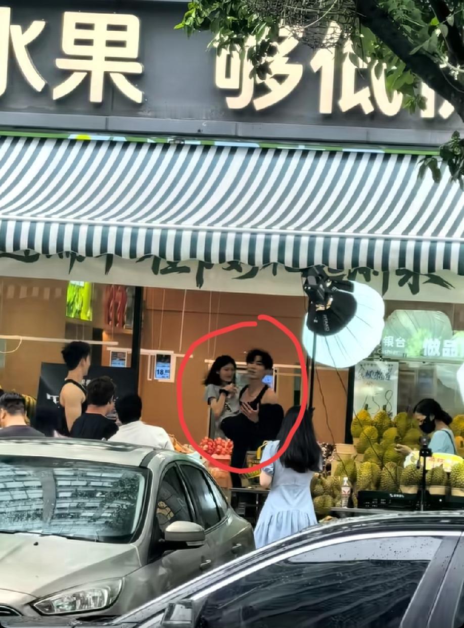 浙江，女子发视频吐槽:买个水果都这样啦？有没有搞错啊？我也要去买水果，让他们人间