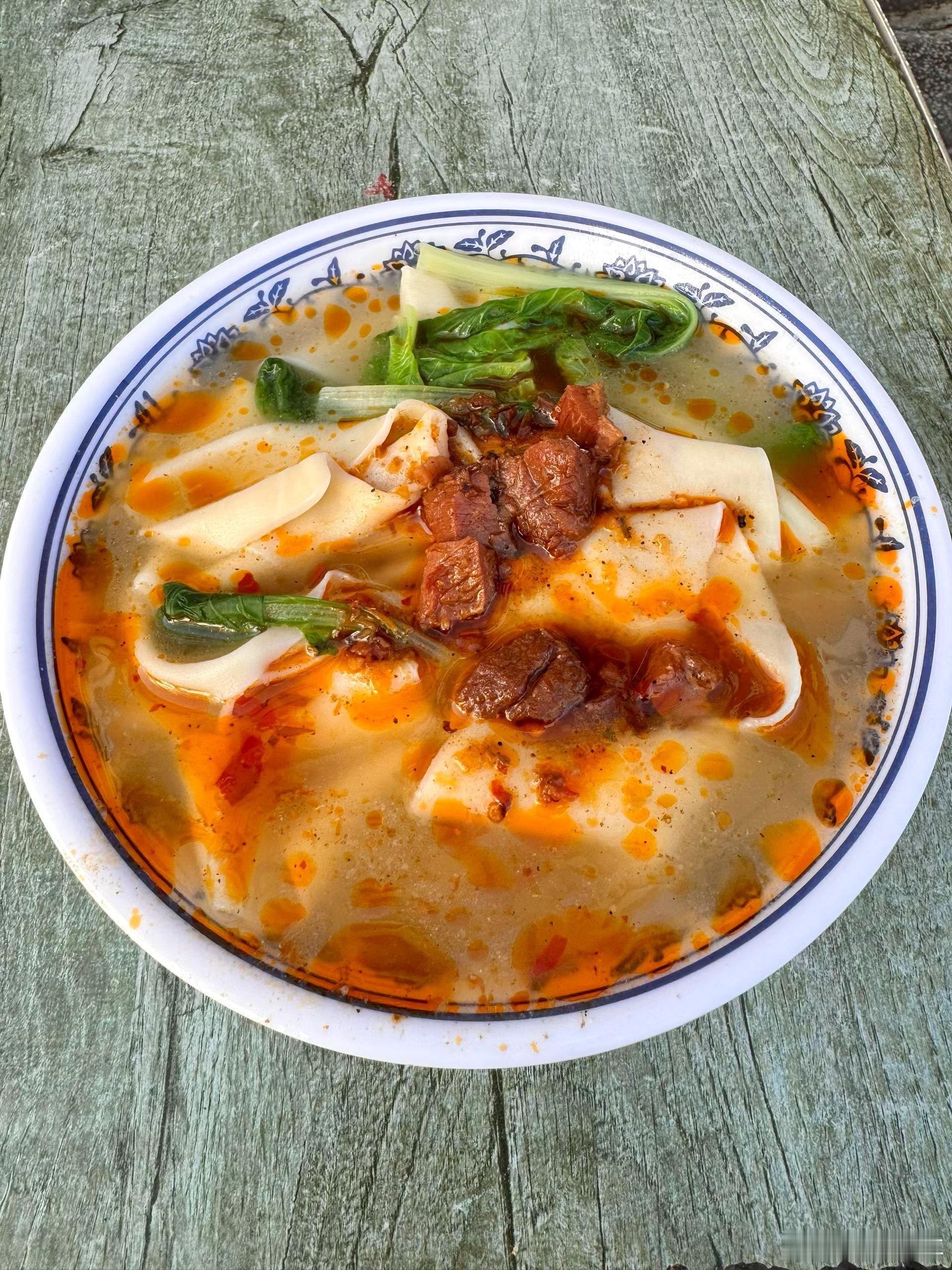 今天吃的牛肉烩面哦，超好吃，你们都吃饭了吗？​​​