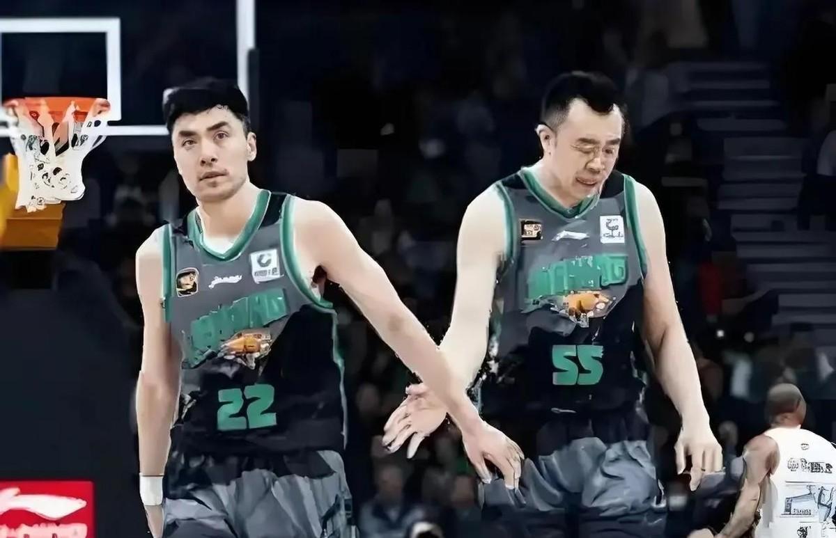 辽宁男篮这波操作真让人看不懂！赵继伟顶薪留下情理之中，可韩德君、李晓旭两位老将再