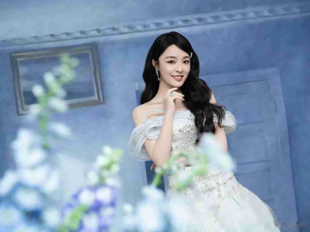 李莎昱子带定位晒今日生活我的今日状态：😁轻松愉快我这里的天气：☀️晴天